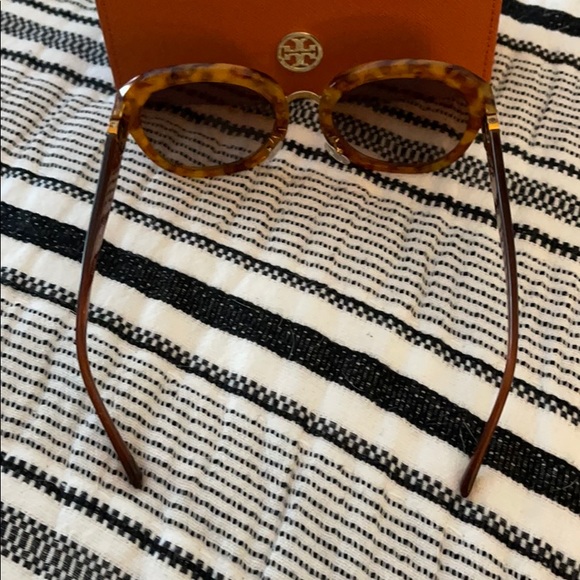EUC Tory Burch 56mm Cat-Eye Sunglasses ?